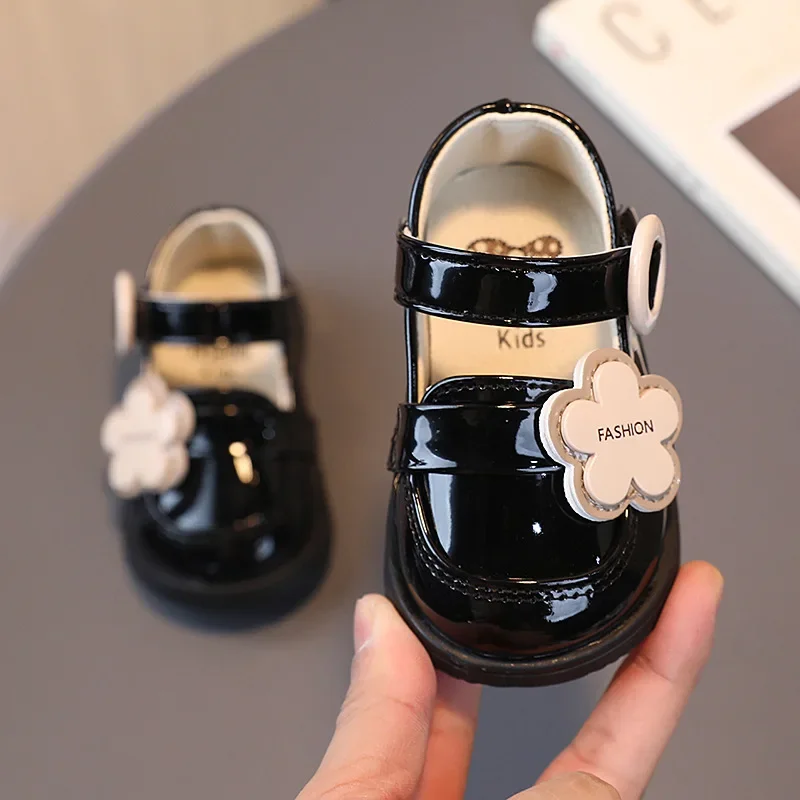 Cute Baby Shoes for Baby Girl Patent Leather Toddler Baptism Shoes with Flower 2023 New Spring Summer Newborn Party Shoes F11241