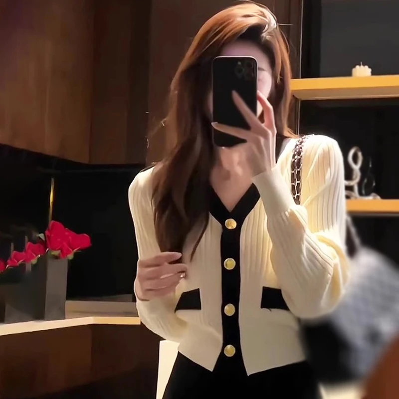 Women Autumn Winter Contrast Colors V Neck Single Breasted Fashiona Temperament Gentle Style Knitted Sweater Korean Cardigan