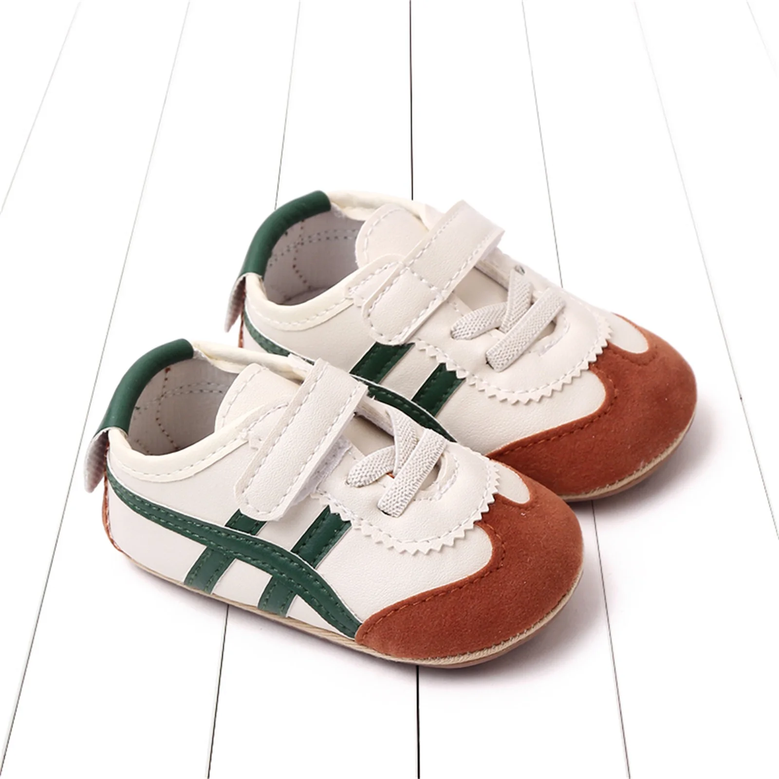 BeQeuewll Infant Baby Boys Girls Moccasins Sneakers Contrast Color Stripe PU Leather Anti-Slip Sole Prewalker First Walker Shoes