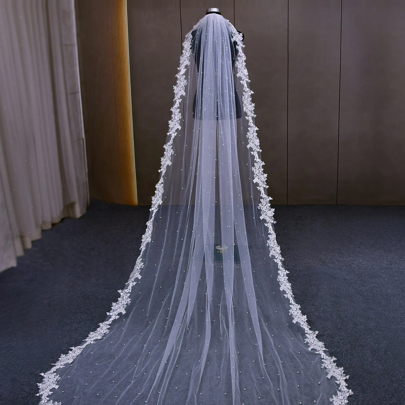 V Pearls Wedding Veil Lace Edge Bridal Veils Tiers Beaded Soft Tulle with Comb Long Accessories for Bride
