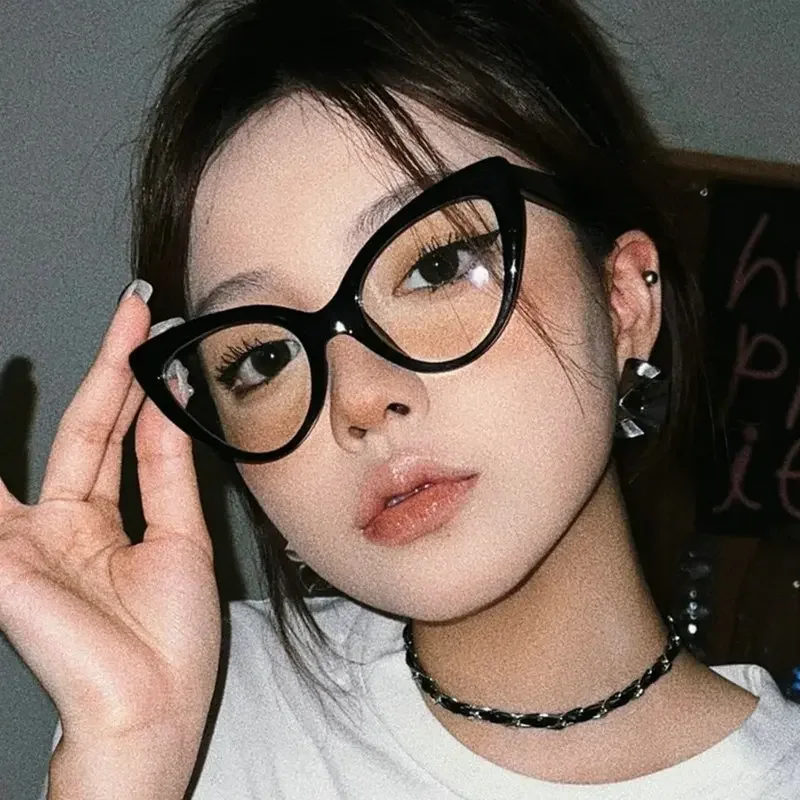 New Cat Eye Triangle Frame Anti-Blue Light Glasses Classic Men new 2025 Women Reading Eyewear Retro Triangle Frame Transparent Eyeglasses