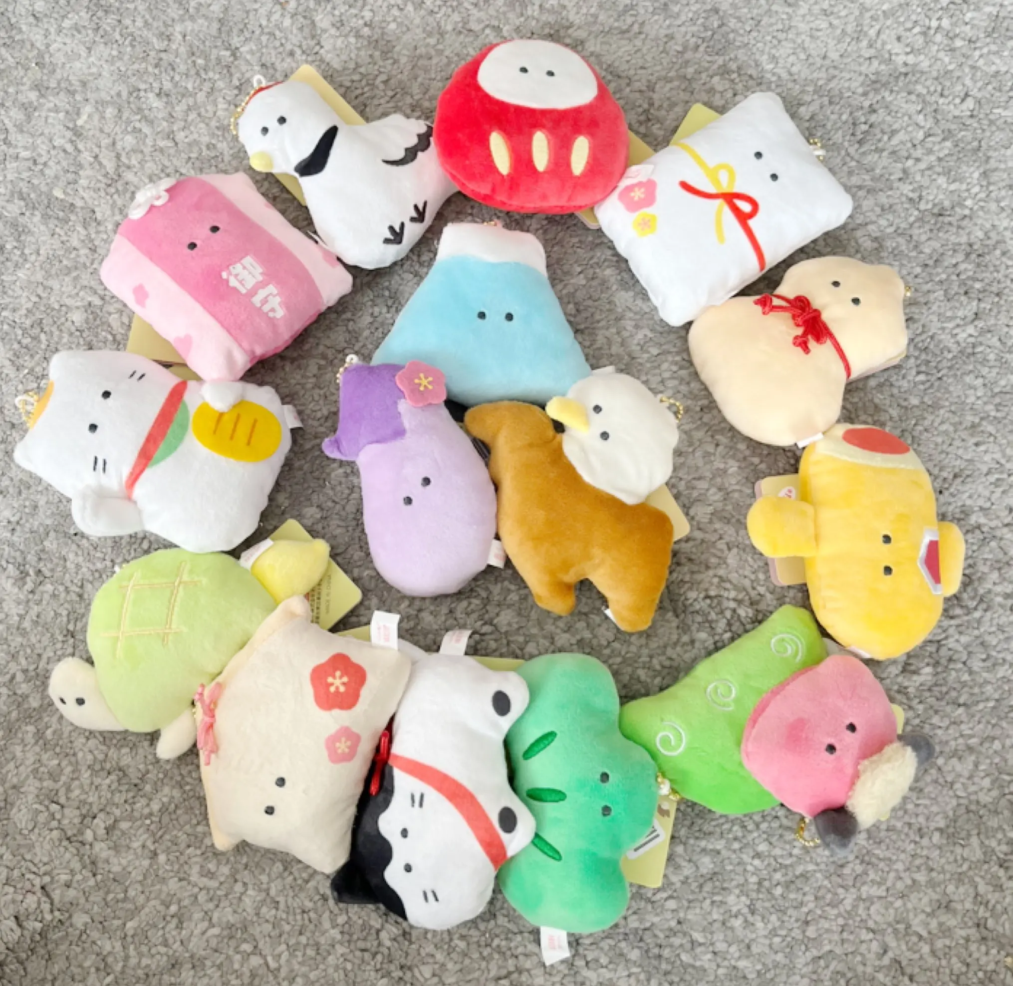 Yell A lucky charm 2025 with round eyes 15 types with BC 8cm new kawaii cute Daruma gourd Amulet Maneki neko stuffed animals plush toys