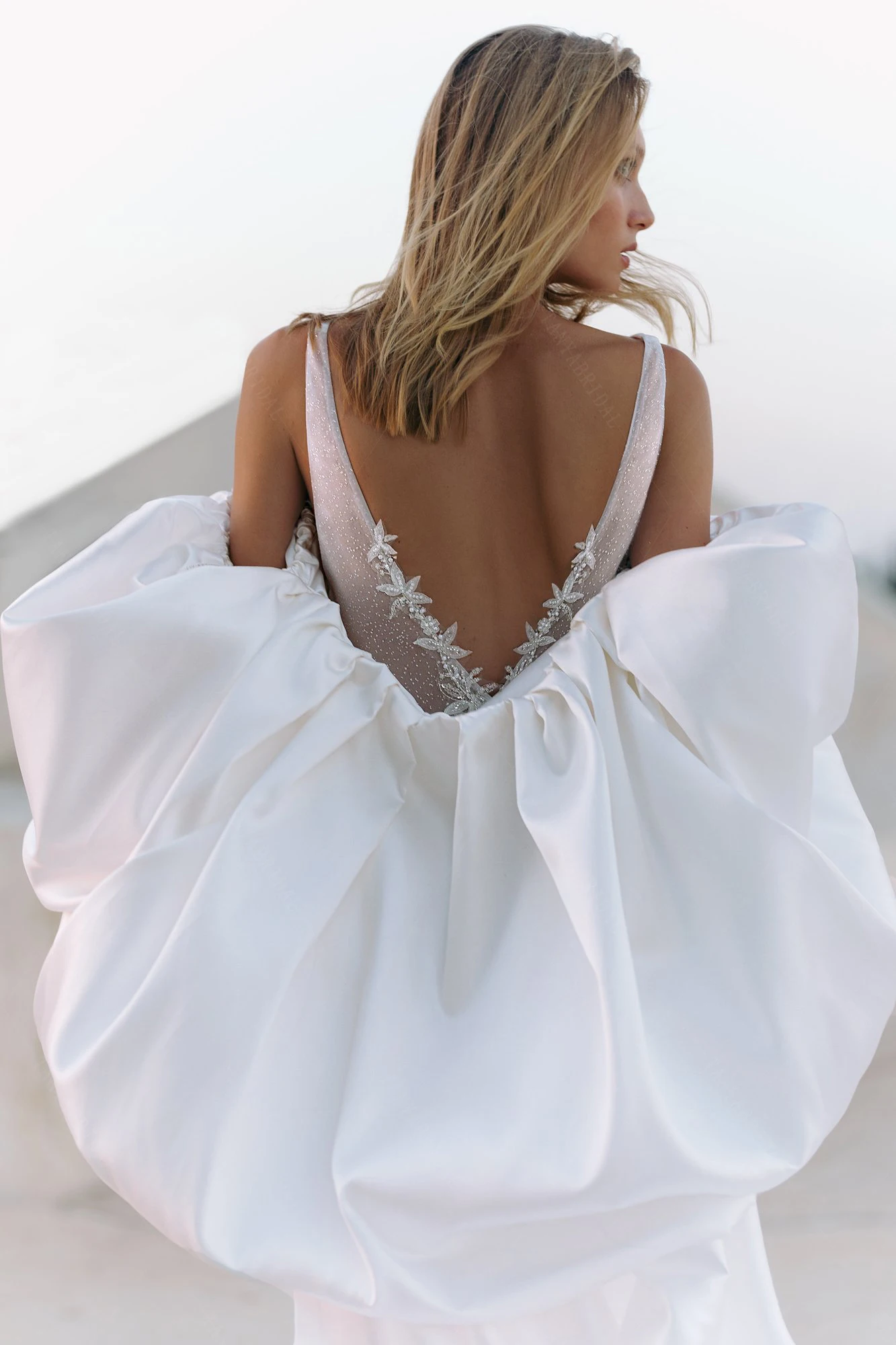 Mikado Satin Puffy Sleeved Cape Wedding Jacket With Train Elegant Charming Bridal Detachable Wrap Accessories DJ183
