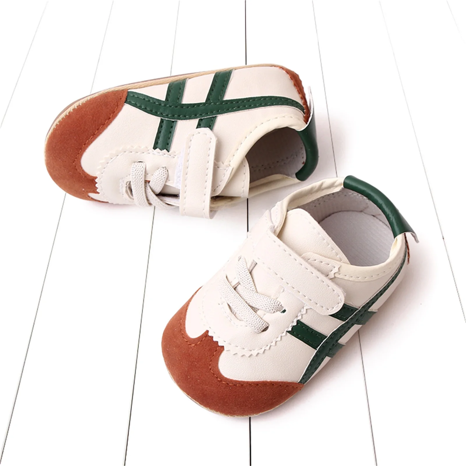 BeQeuewll Infant Baby Boys Girls Moccasins Sneakers Contrast Color Stripe PU Leather Anti-Slip Sole Prewalker First Walker Shoes