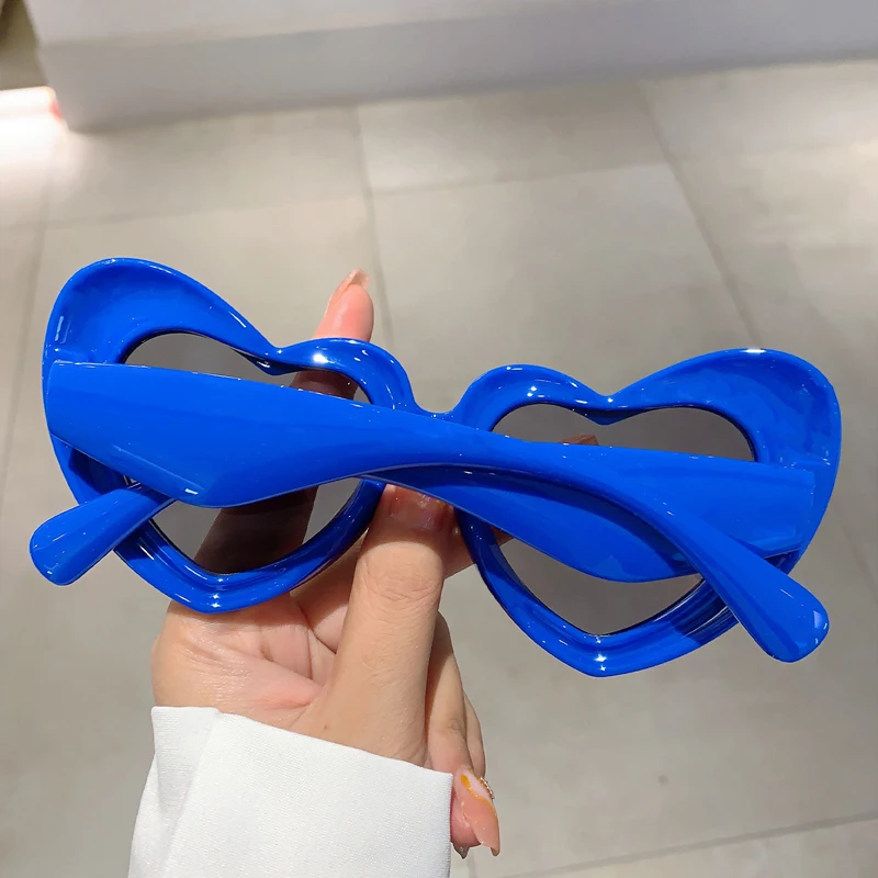 KAMMPT Heart Shape Women Sunglasses Stylish Vintage Iated Frame Shades Brand Designer Cute Travelling UV Eyewear