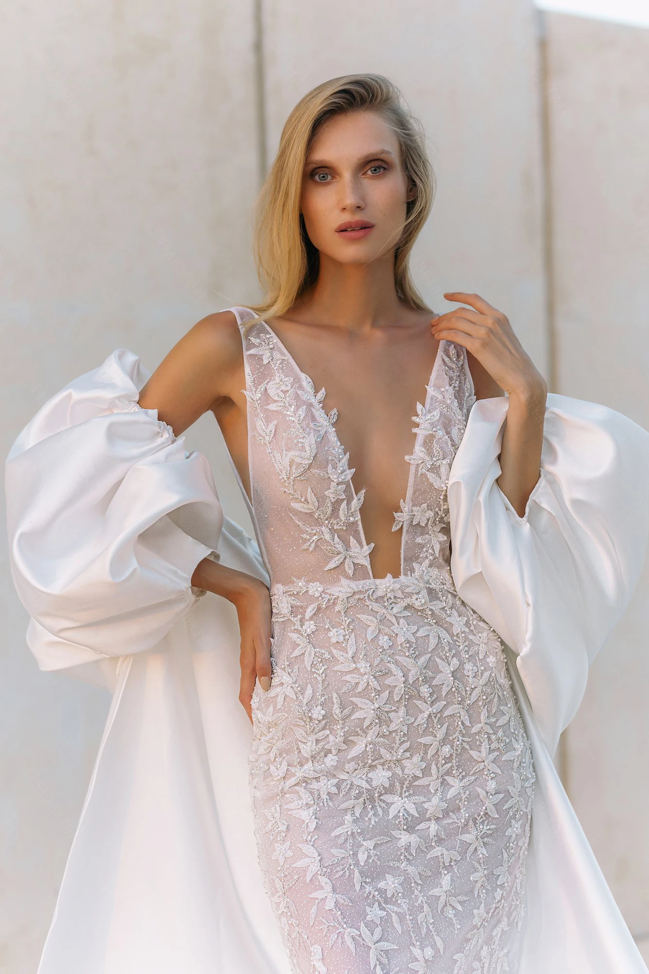 Mikado Satin Puffy Sleeved Cape Wedding Jacket With Train Elegant Charming Bridal Detachable Wrap Accessories DJ183