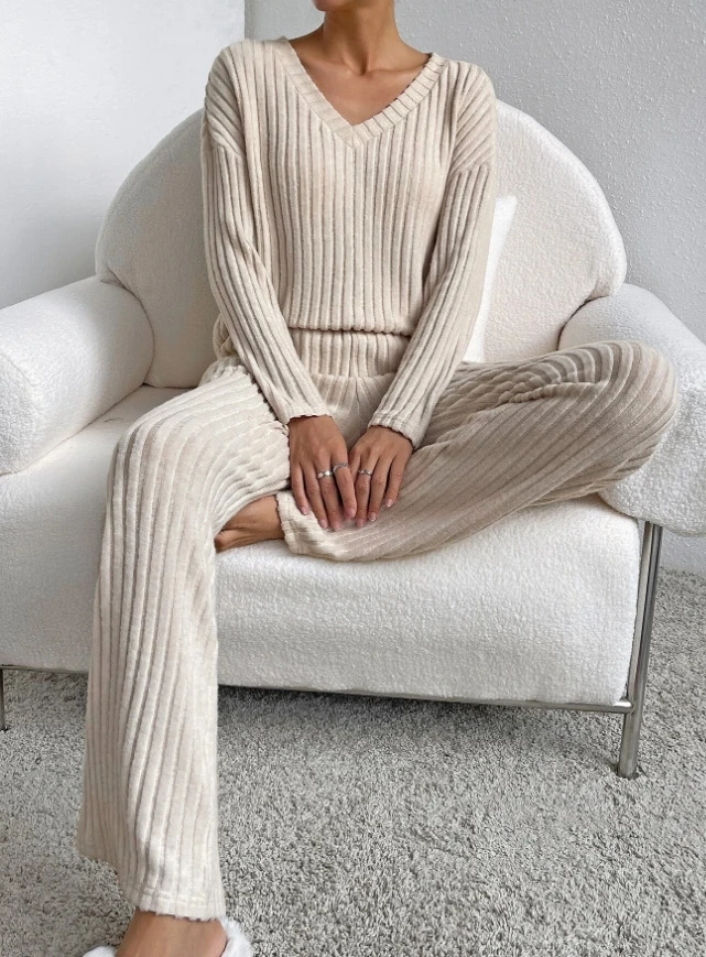 Women Sets Casual for 2 Pieces Autumn New Loungewear Loose V-Neck Long Sleeve Top and Pit Strip Knitted Straight Pants Suit smile