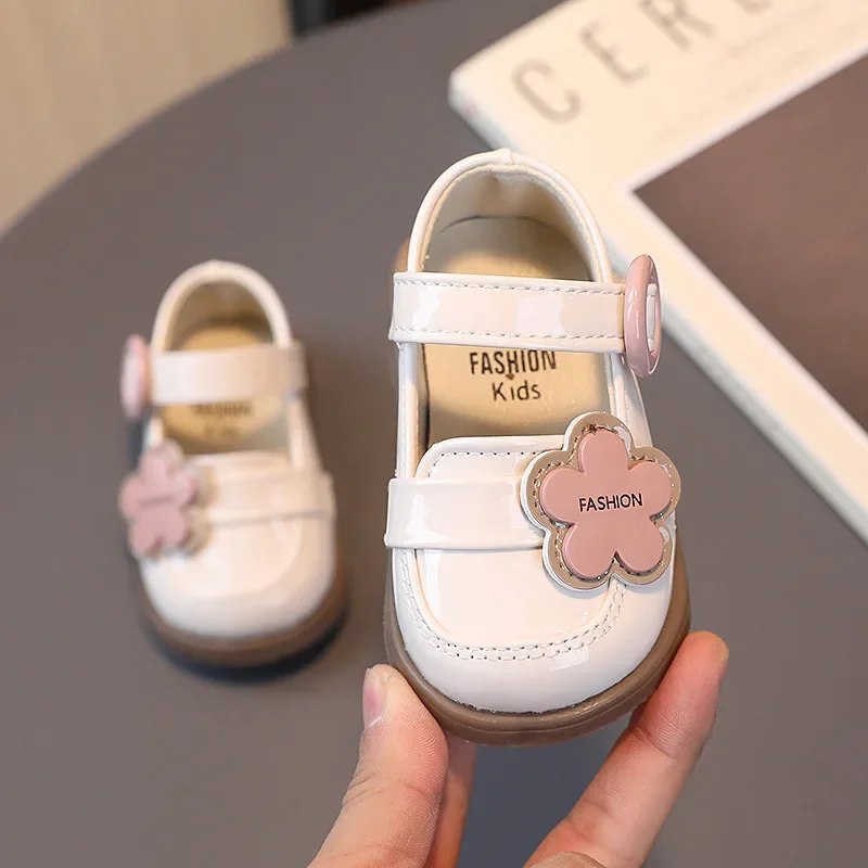 Cute Baby Shoes for Baby Girl Patent Leather Toddler Baptism Shoes with Flower 2023 New Spring Summer Newborn Party Shoes F11241