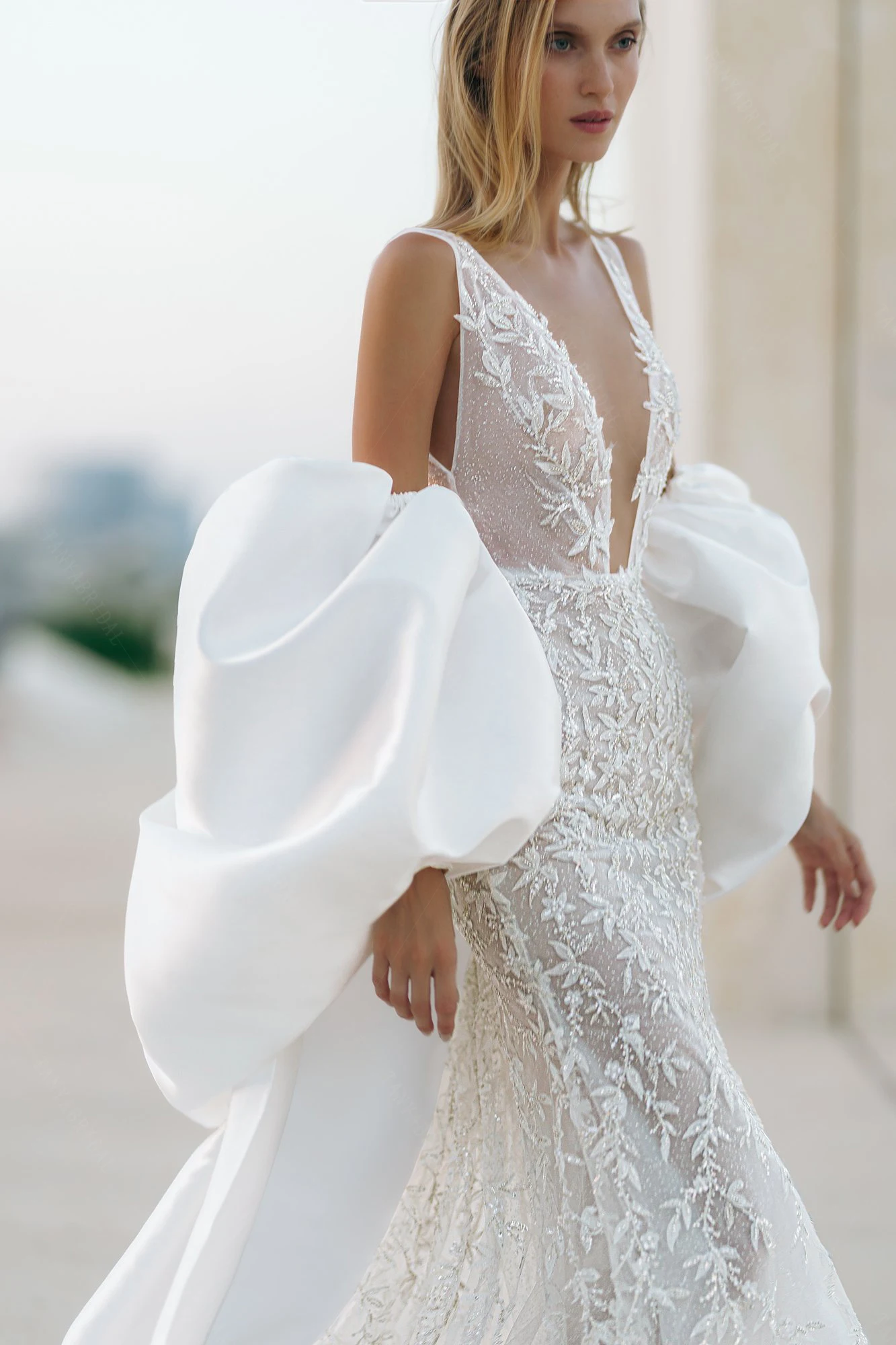 Mikado Satin Puffy Sleeved Cape Wedding Jacket With Train Elegant Charming Bridal Detachable Wrap Accessories DJ183
