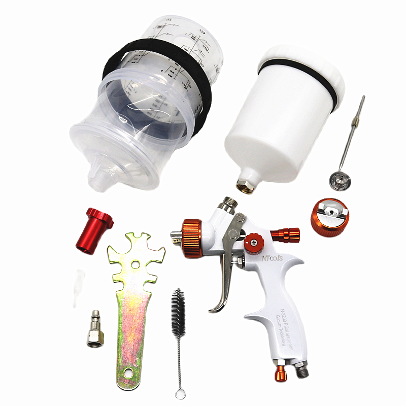 1.3mm Car Spray Gun with1.8mm Nozzle Kit Car Paint Gun With 600CC Mix Tank And Adpater Varnish Paint Spray Gun /Air Spray Gun