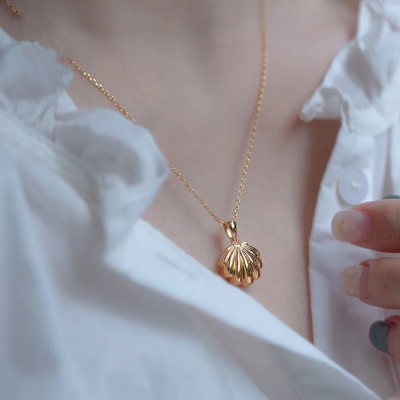 Gold Plated Shell Charm Necklace For Young Woman Sweet Party Wedding Jewelry Freshwater Pearl Shell Pendant Choker Gift For Her