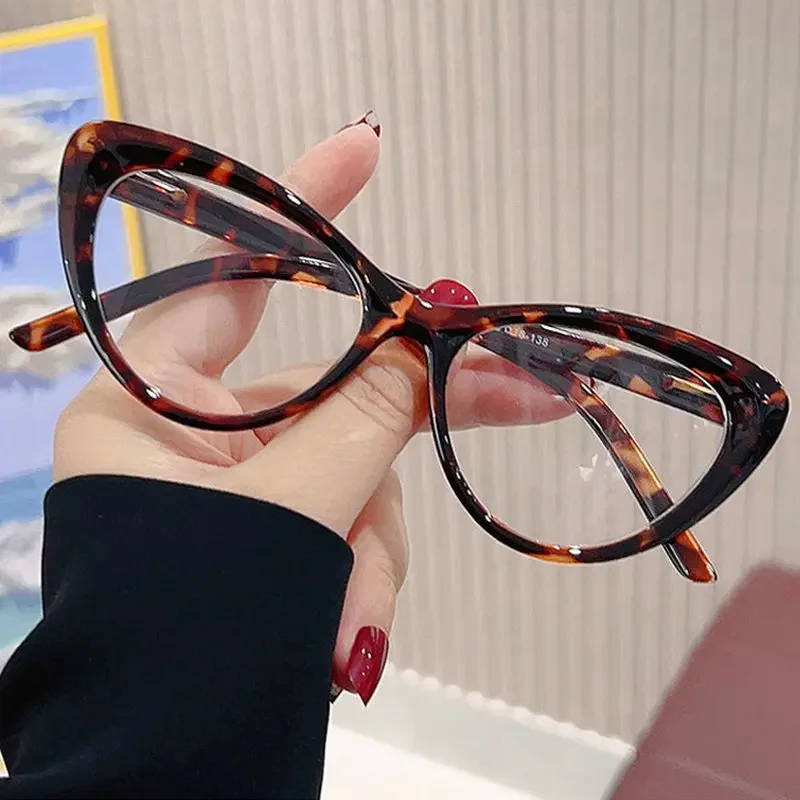 New Cat Eye Triangle Frame Anti-Blue Light Glasses Classic Men new 2025 Women Reading Eyewear Retro Triangle Frame Transparent Eyeglasses
