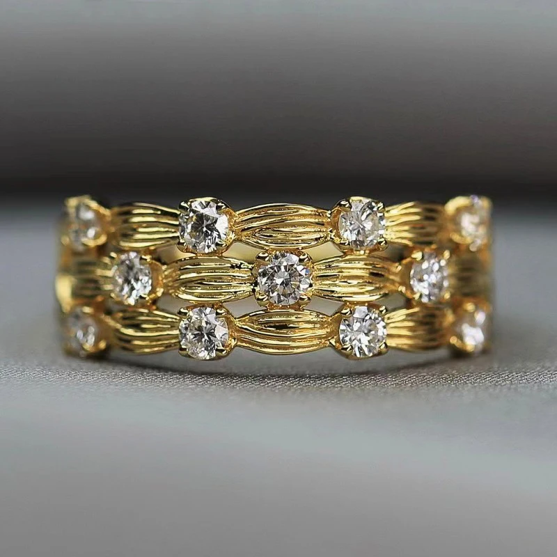 Huitan 2023 Women Wedding Rings Gold Color Sparkling Cubic Zirconia Newly Designed Engagement Bands Accessories Trendy Jewelry