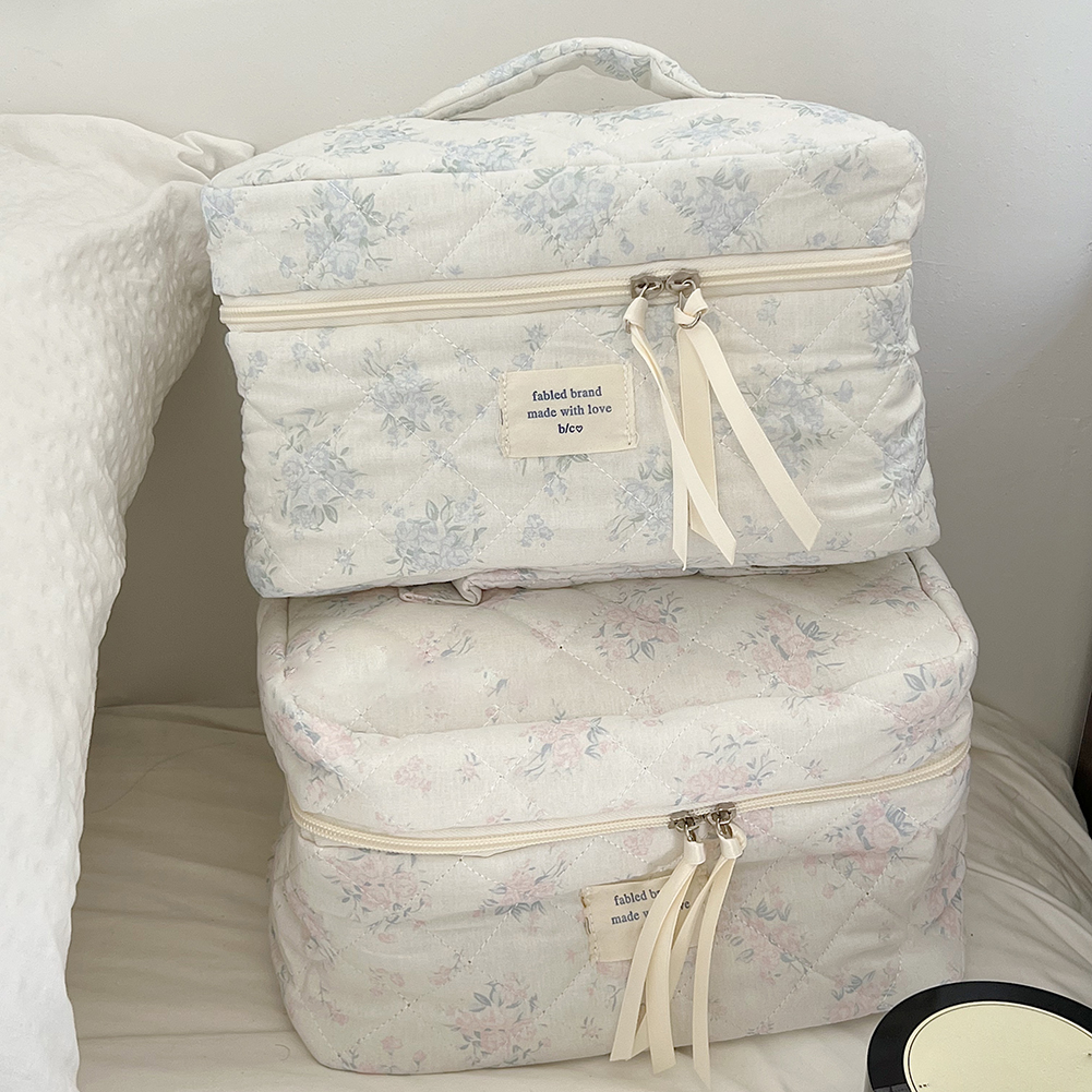 Women Floral Makeup Bag Large Capacity Quilted Cosmetic Organizer Bag Aesthetic Portable Cosmetic Pouch Soft for Outdoor Travel