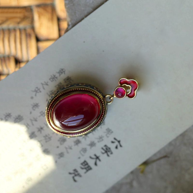 Vintage Enamel auspicious clouds Pendant Natural carnelian Red Oval necklaces Light Luxury and Exquisite clavicle chain jewelry