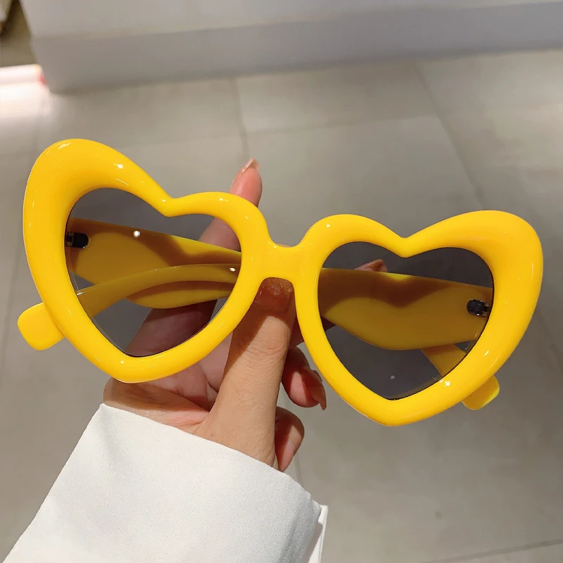 KAMMPT Heart Shape Women Sunglasses Stylish Vintage Iated Frame Shades Brand Designer Cute Travelling UV Eyewear