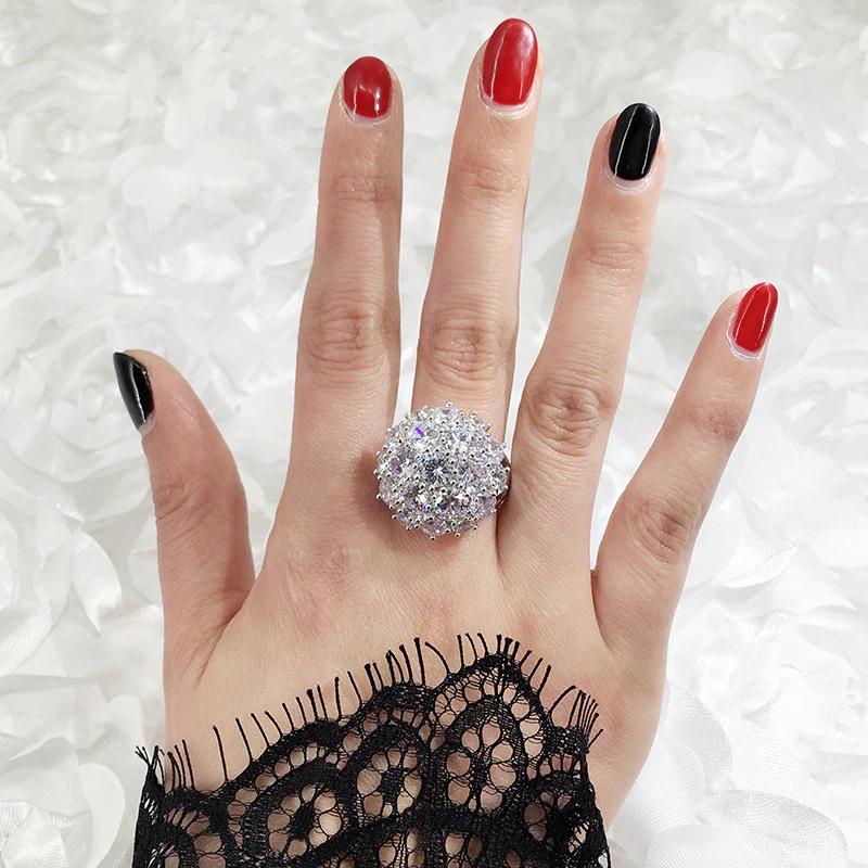 Huitan Big Round Shaped Rings for Women with Dazzling Crystal Cubic Zirconia Gorgeous Female Accessories Evening Party Jewelry