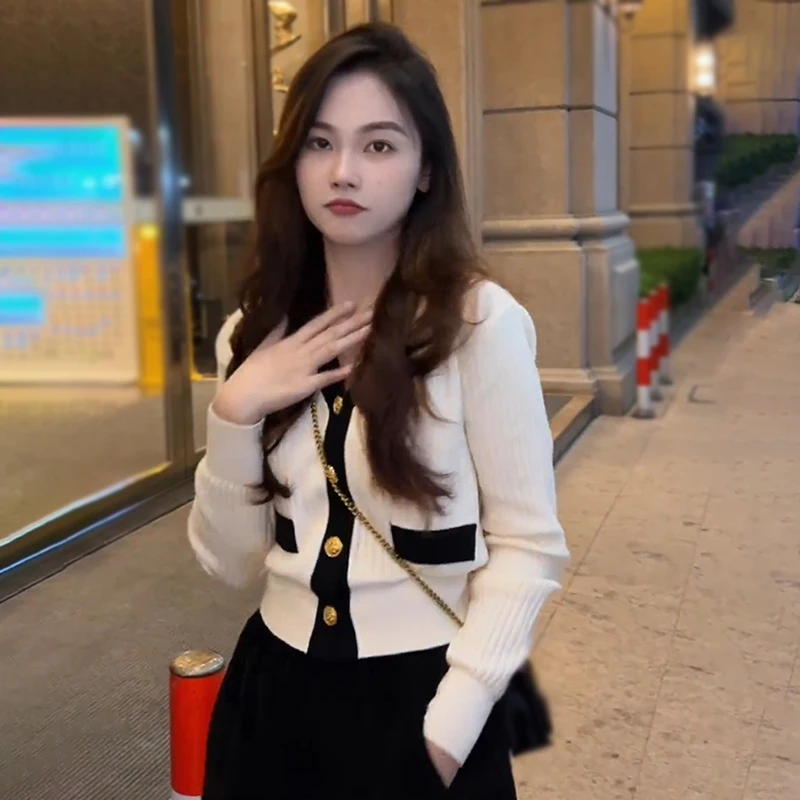 Women Autumn Winter Contrast Colors V Neck Single Breasted Fashiona Temperament Gentle Style Knitted Sweater Korean Cardigan