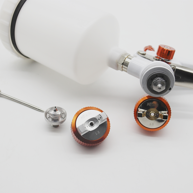 1.3mm Car Spray Gun with1.8mm Nozzle Kit Car Paint Gun With 600CC Mix Tank And Adpater Varnish Paint Spray Gun /Air Spray Gun