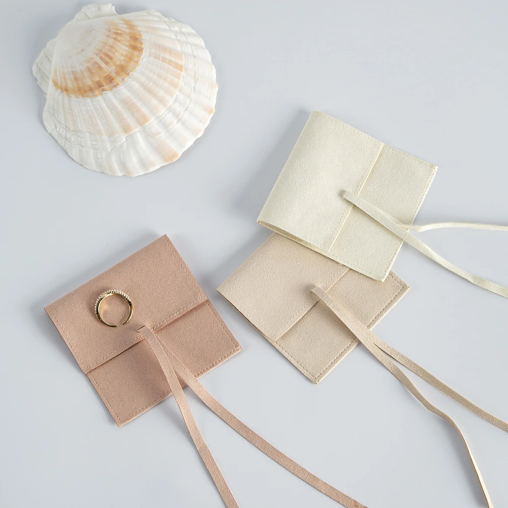 100pcs/Lot Bulk Microfiber Jewelry Packaging Pouches 8x8cm Chic Wedding Favor Bags Cream Suede Earrings Cosmetic Bags With Rope