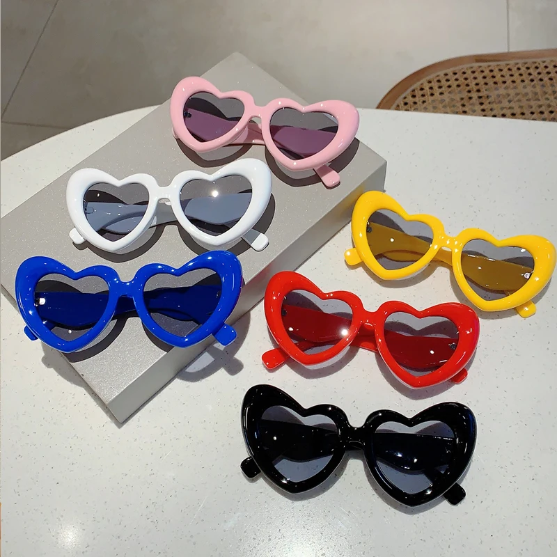 KAMMPT Heart Shape Women Sunglasses Stylish Vintage Iated Frame Shades Brand Designer Cute Travelling UV Eyewear