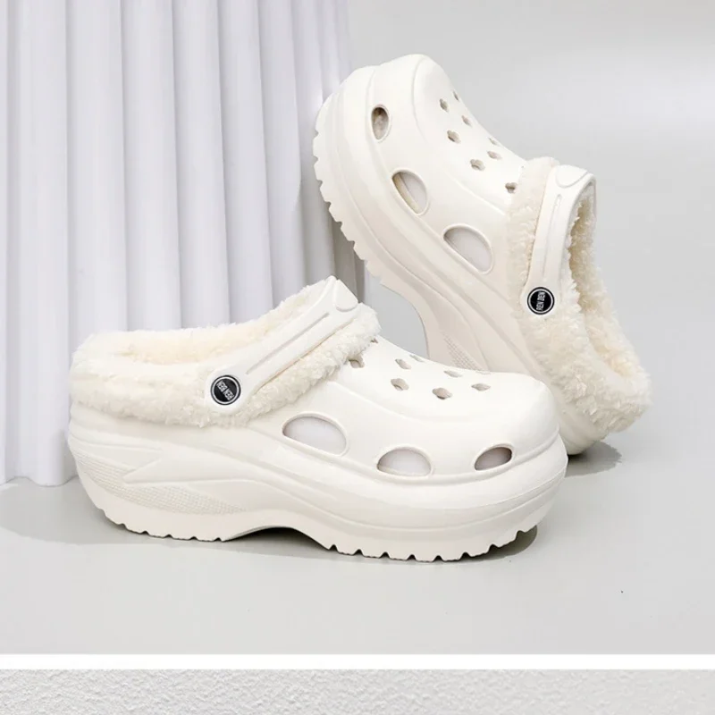 Plush Hole Shoes Thick High Soft Sole Beach Garden Shoes 2024 New Women's Plush Slippers EVA Non-slip Women Plush Hole Slippers
