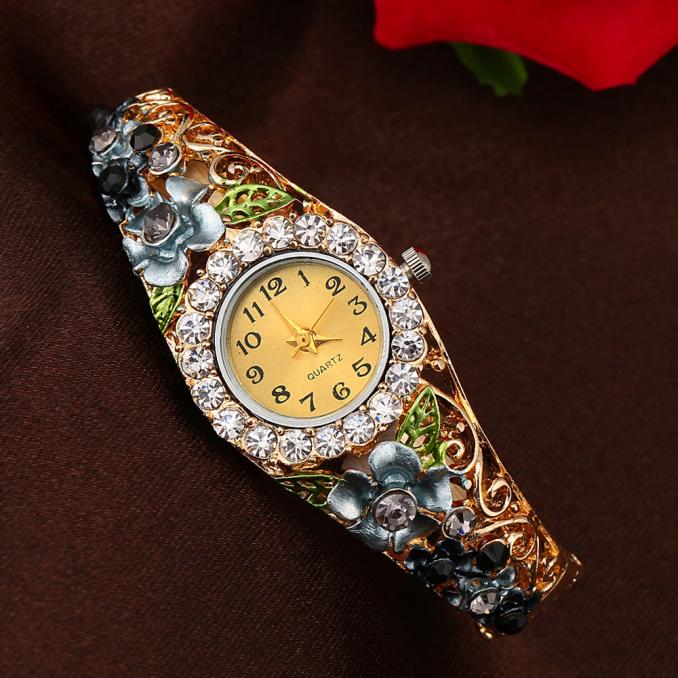 Top Brand 2023 Women Quartz Luxury Crystal Flower Bracelet Watch Luxury Wristwatches Ladies Sports Watches Clock Bracelet Watch