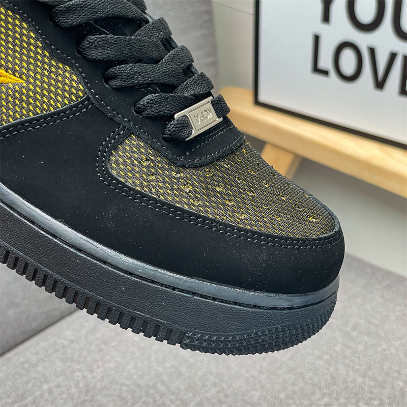 Lightweight and niche design, fashionable sneakers, 2024 new couple sports and leisure shoes