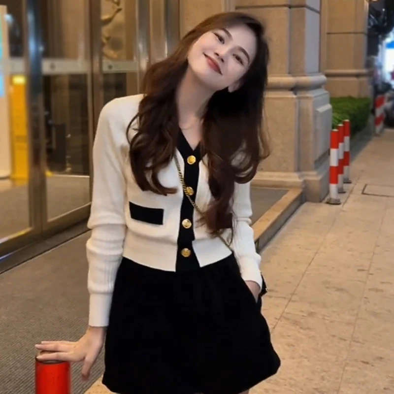 Women Autumn Winter Contrast Colors V Neck Single Breasted Fashiona Temperament Gentle Style Knitted Sweater Korean Cardigan