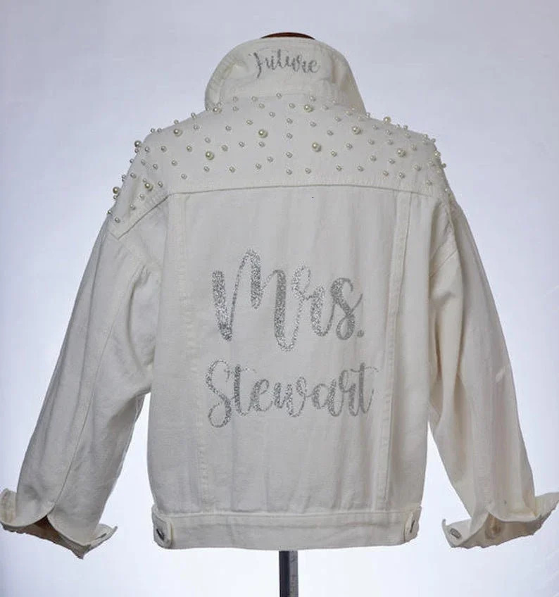 Bride to Be Personalized White Pearl Denim Jacket Bachelorette Wedding Gifts Customized Name Bridesmaid Dressing Gown Jean Coats 240429