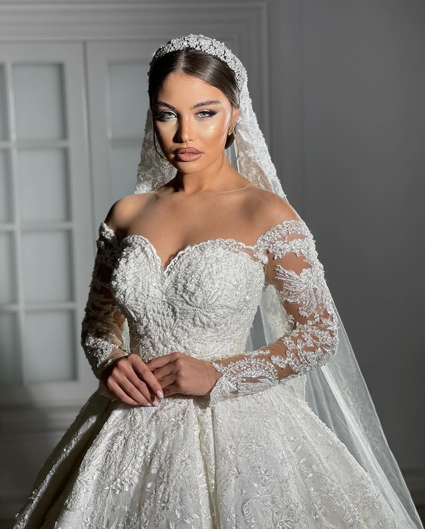 Gorgeous Lace Ball Gown Dress For Bride Sheer Jewel Fulllace Wedding Dresses Long Sleeves Ruffle Robe De Mariage Saudi Arabic Lacefull Bridal Gowns Lz