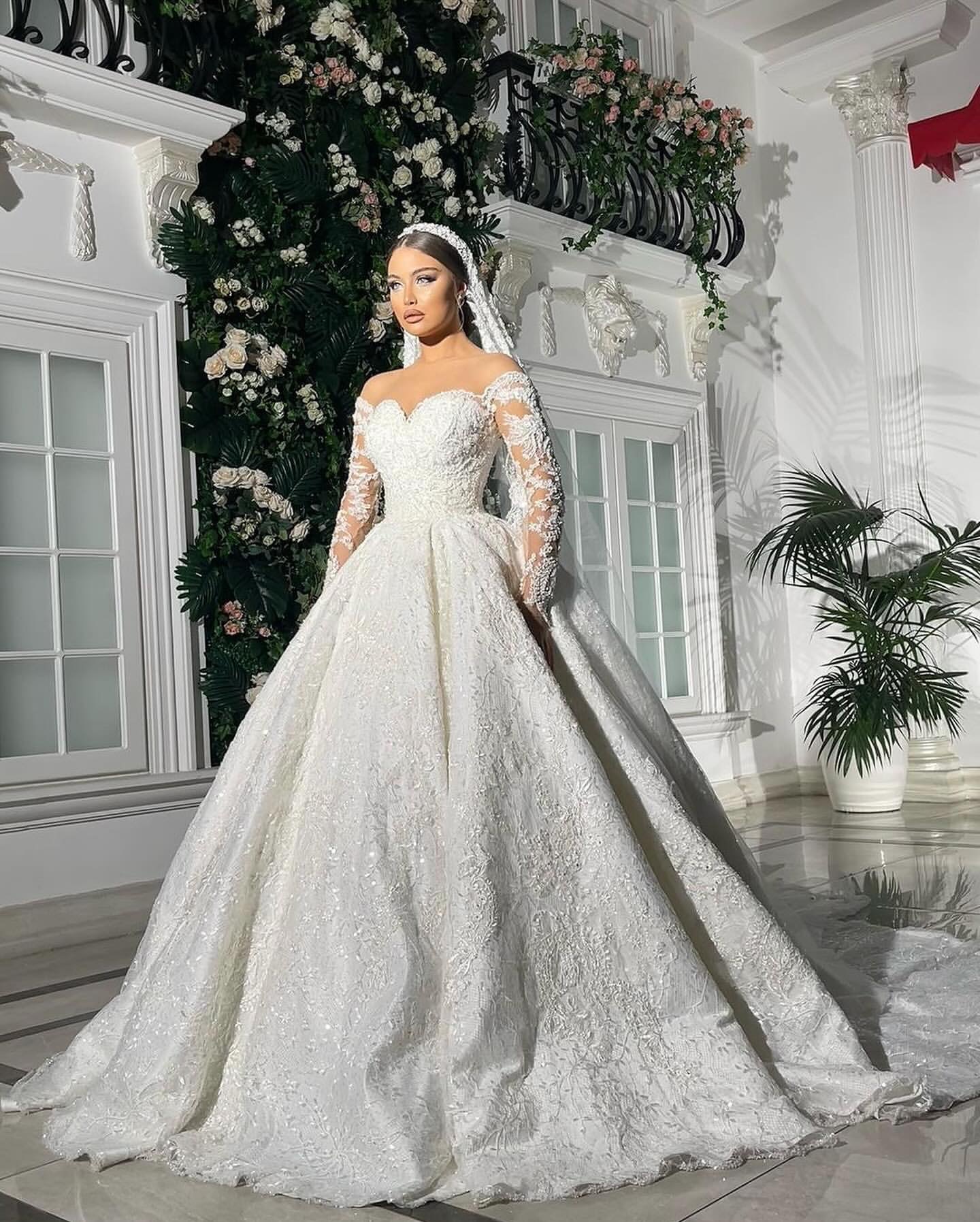 Gorgeous Lace Ball Gown Dress For Bride Sheer Jewel Fulllace Wedding Dresses Long Sleeves Ruffle Robe De Mariage Saudi Arabic Lacefull Bridal Gowns Lz