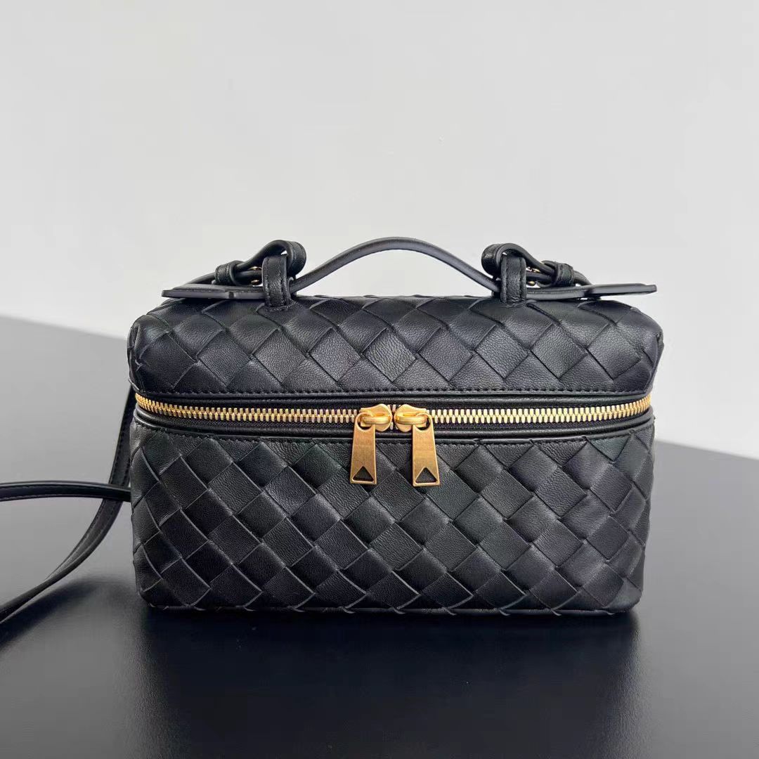 Genuine Leather Shoulder Bags Bang Vanity Intrecciato Leather Cosmetic Bag Case Handmade Woven Cross body Bag Designer Fashion Handbags