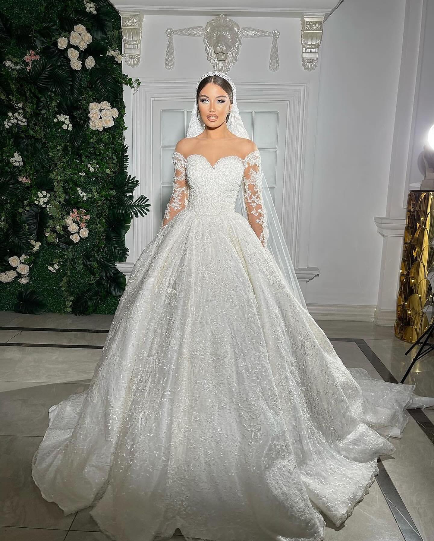 Gorgeous Lace Ball Gown Dress For Bride Sheer Jewel Fulllace Wedding Dresses Long Sleeves Ruffle Robe De Mariage Saudi Arabic Lacefull Bridal Gowns Lz