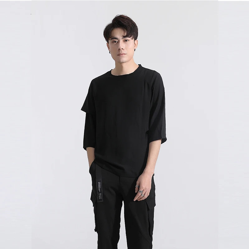 Darkcolored shortsleeved tee with irregular stitching Zipper 240419