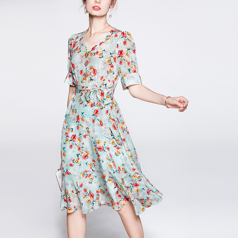 2024 high-end Mulberry Silk Dress Summer New Slim Fashion Slim French Ruffled Silk Floral A-Line Skirt v-neck small waist waist designer dresses women