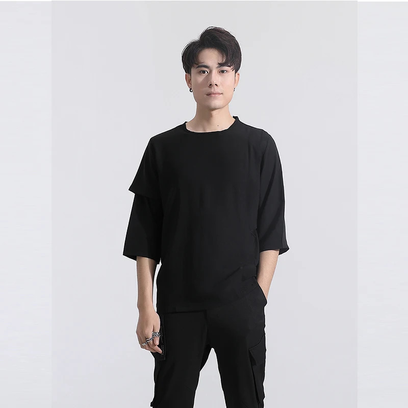 Darkcolored shortsleeved tee with irregular stitching Zipper 240419