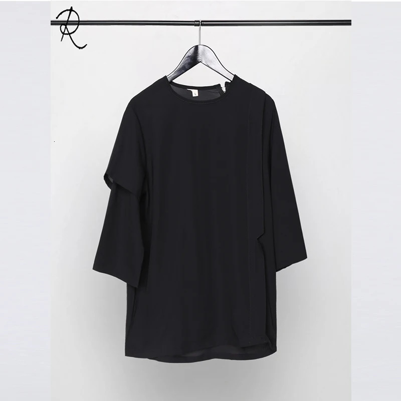 Darkcolored shortsleeved tee with irregular stitching Zipper 240419