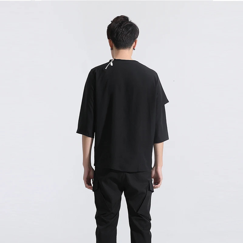 Darkcolored shortsleeved tee with irregular stitching Zipper 240419