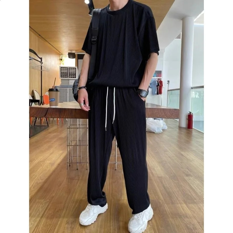 Summer Mens Loose Ice Sports Tracksuits Fashion Casual Short Sleeve Tshirt And Pants Twopiece Sets Men Clothes Suit 240420