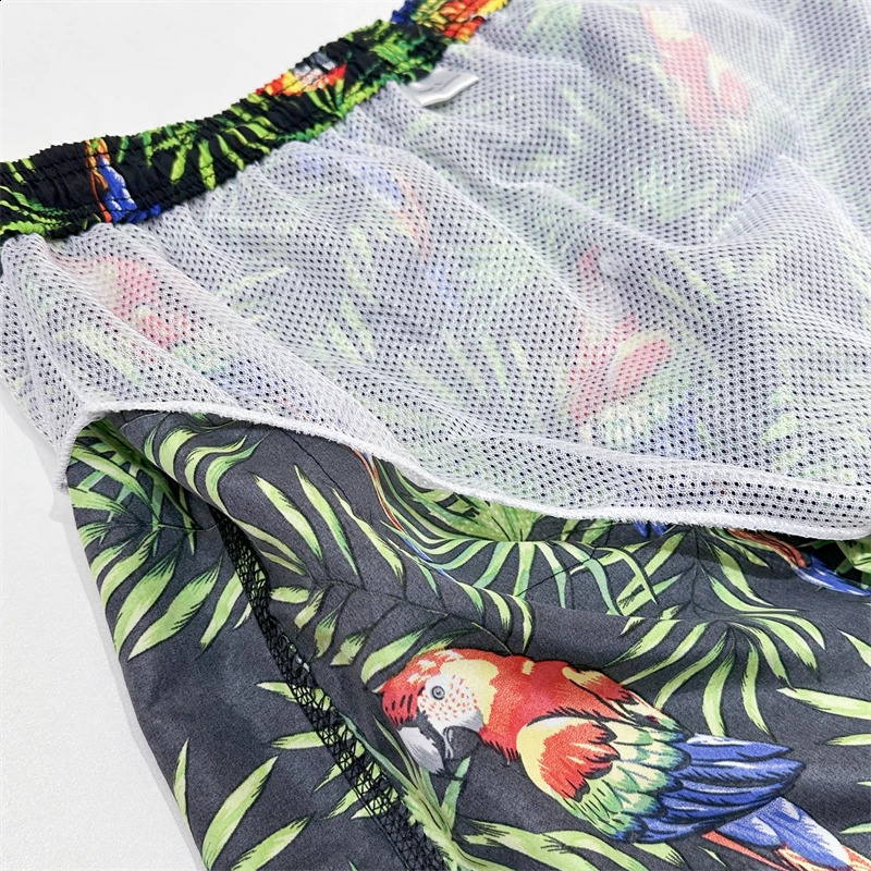 Stylish men Beach Pants handsome Surf Shorts Swimsuit Short summer Casual shorts With breathable mesh lining 240424