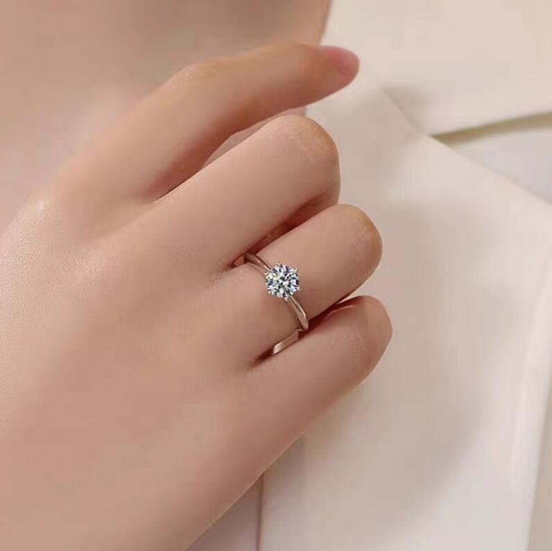 1CT Moissanite Classical Six Claw Wedding Rings Jewelry Sterling Sier Round Cut Moissanite Dia Gemstones Party Women Solitaire Engagement Band Ring Gi