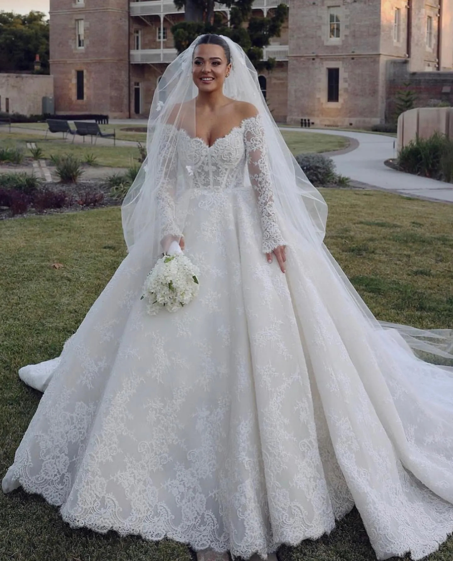 2024 Princess Lace Wedding Dresses Long Sleeves Luxury Bridal Gowns Off The Shoulder Corset Vintage Palace Vestido De Novia Court Train Back Lace-Up I