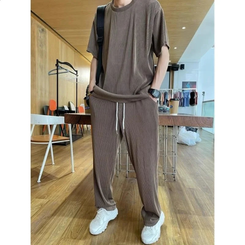 Summer Mens Loose Ice Sports Tracksuits Fashion Casual Short Sleeve Tshirt And Pants Twopiece Sets Men Clothes Suit 240420