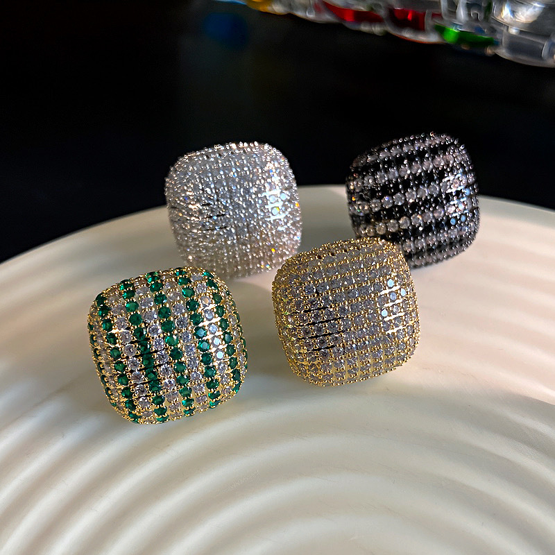 2024 Sparkg Stud Earrings Jewelry Sterg Sier Pave Emerald Lab Moissanite CZ Dia Gemstones Party Eternity Women Gold Earring Gift