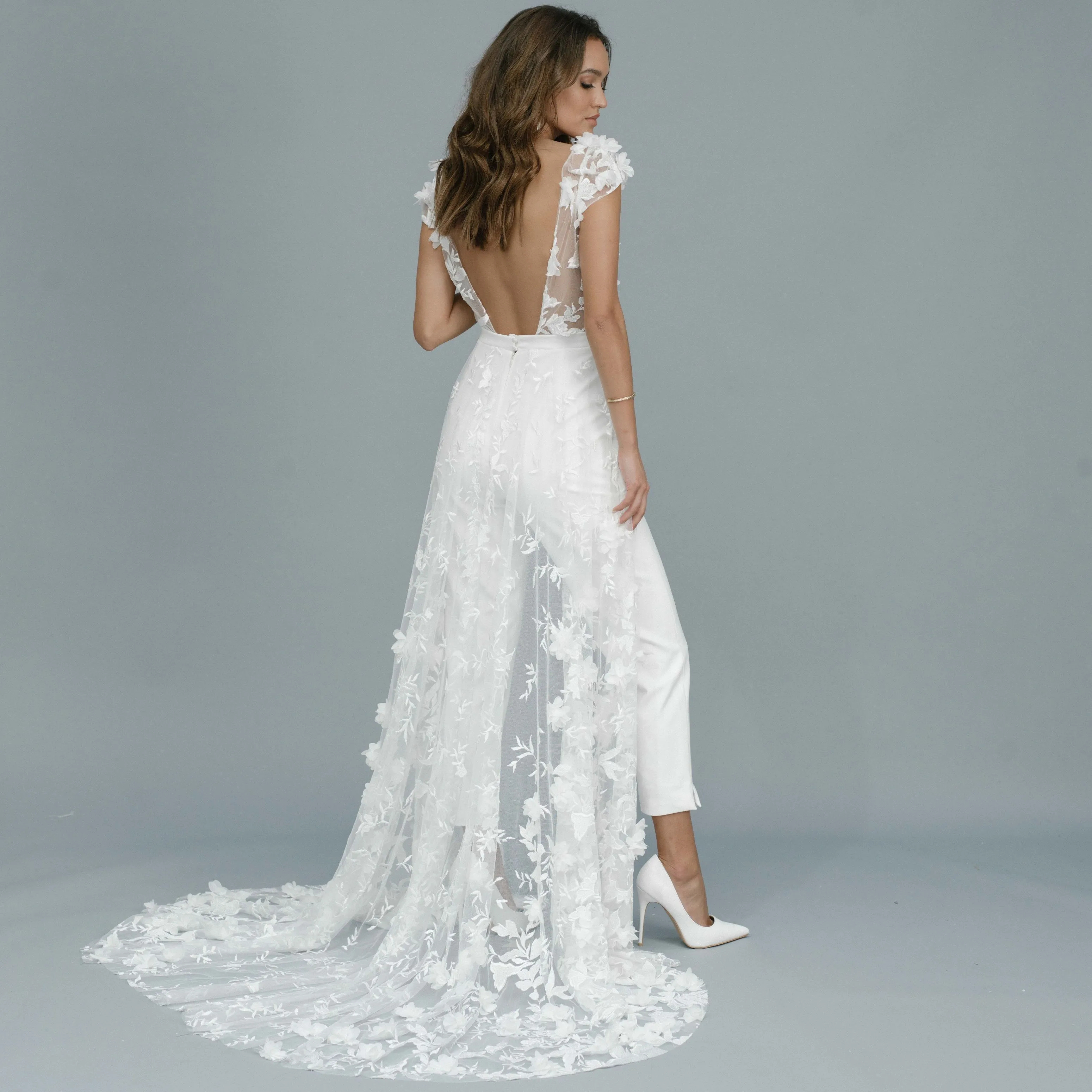 Boho Floral Lace Wedding Jumpsuits Sexy Backless Beach Wedding Dresses Short Sleeves Court Train Ivory Bride Gown 2024 Summer Robe De Mariee