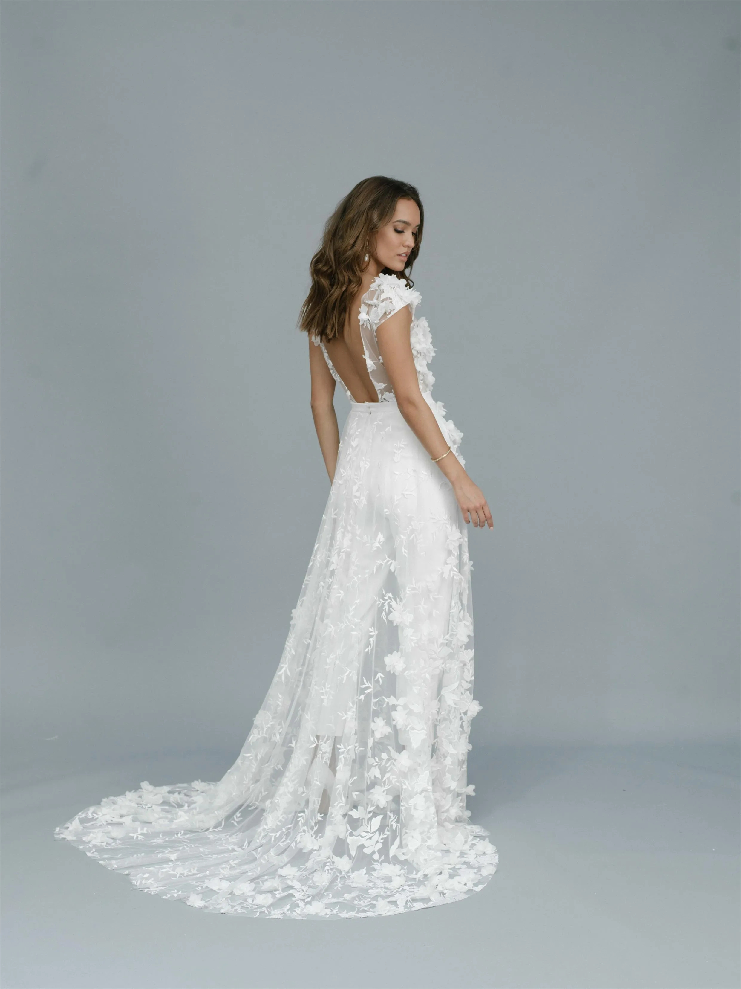 Boho Floral Lace Wedding Jumpsuits Sexy Backless Beach Wedding Dresses Short Sleeves Court Train Ivory Bride Gown 2024 Summer Robe De Mariee