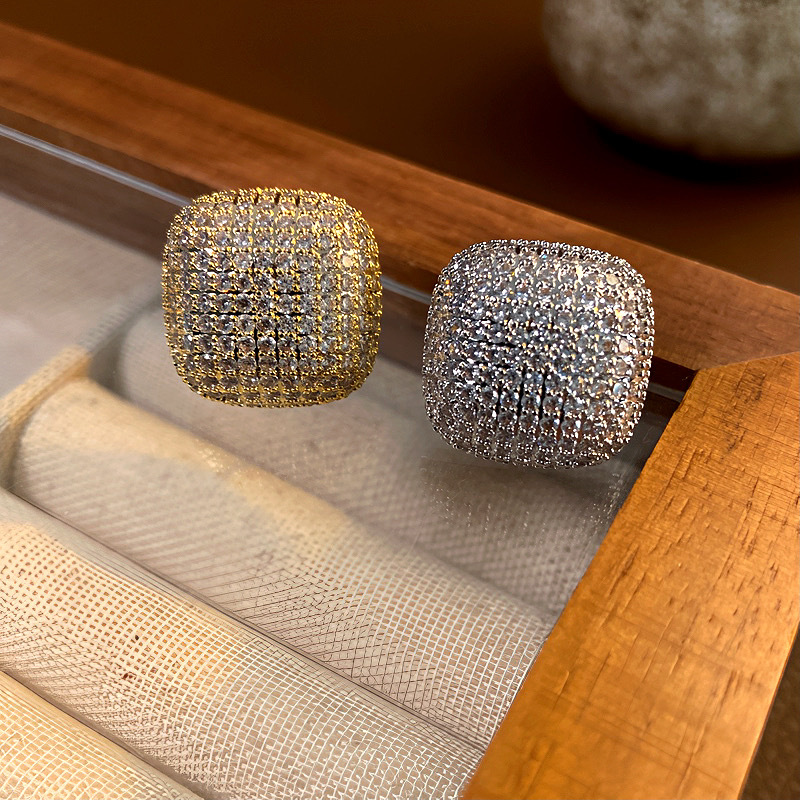 2024 Sparkg Stud Earrings Jewelry Sterg Sier Pave Emerald Lab Moissanite CZ Dia Gemstones Party Eternity Women Gold Earring Gift