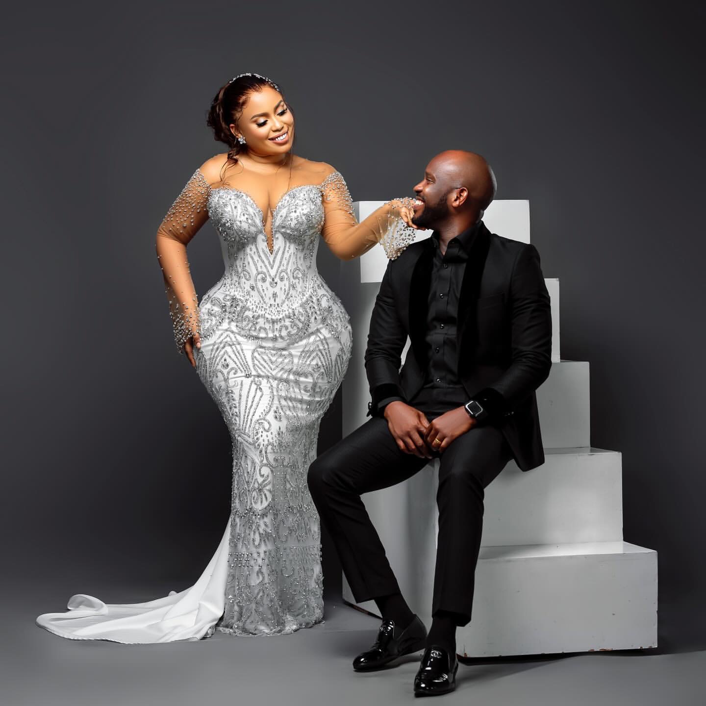 2024 Arabic Aso Ebi Plus Size Luxurious White Mermaid Wedding Dresses Beaded Crystals Sheer Neck Bridal Gowns Dress ZJ033