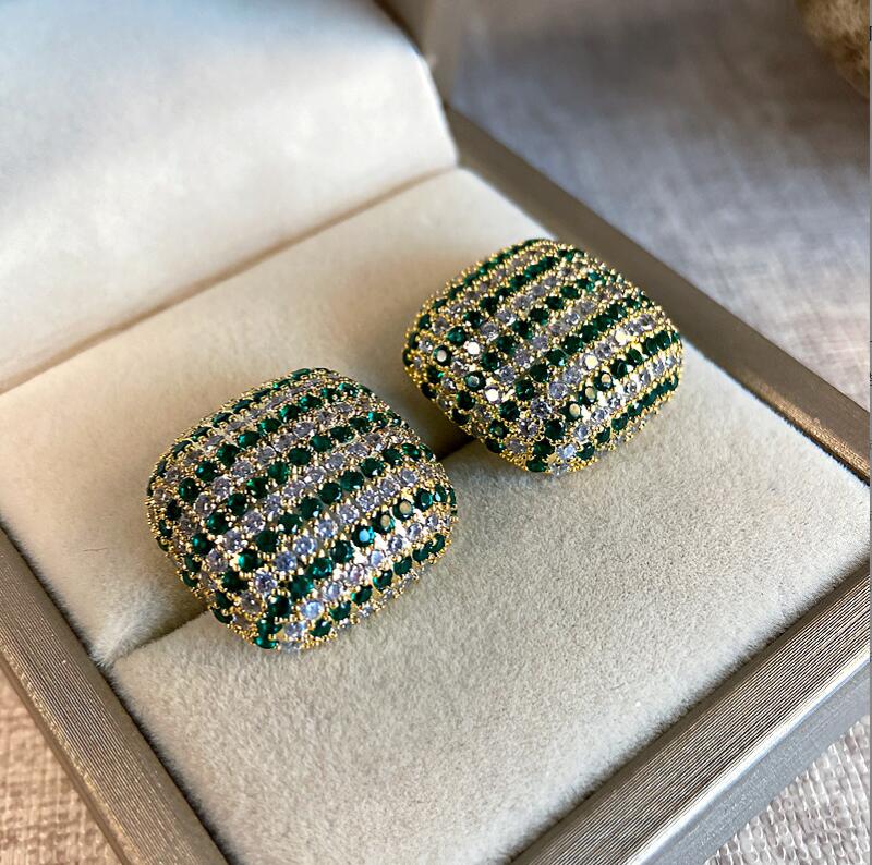 2024 Sparkg Stud Earrings Jewelry Sterg Sier Pave Emerald Lab Moissanite CZ Dia Gemstones Party Eternity Women Gold Earring Gift